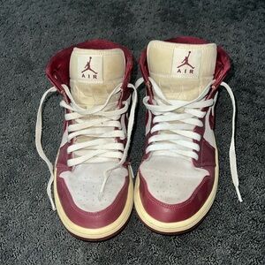 Woman’s Air Jordan 1 Mid SE